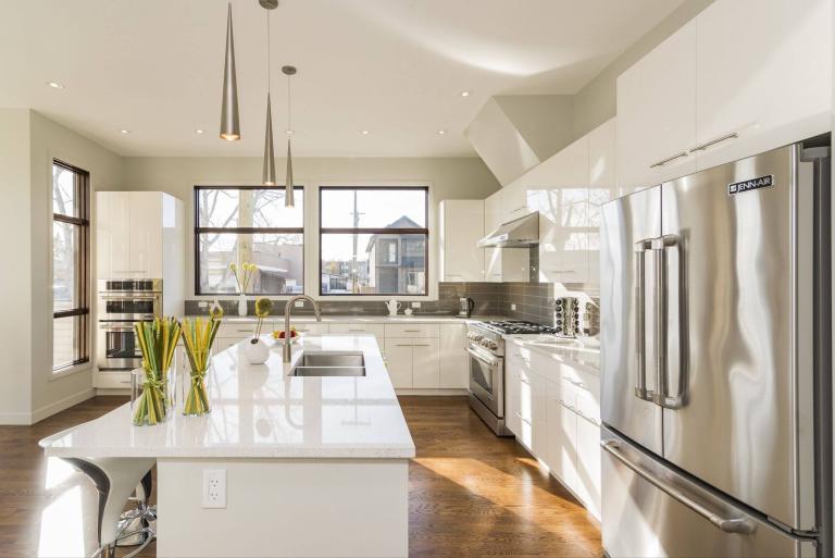 How long does a kitchen remodel take?